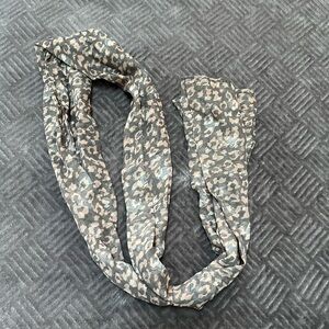 Lug Twist printed scarf